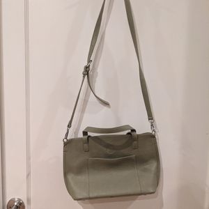 Green over the shoulder, medium sized purse